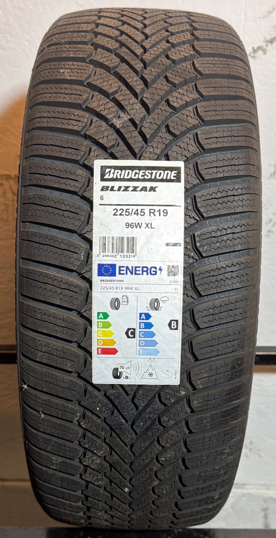 Bridgestone Blizzak 6 225/45 R19